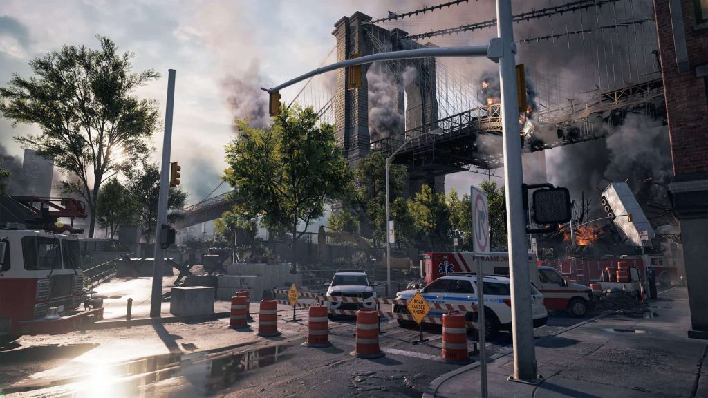 Ponte sospeso di città devastato dal fumo con veicoli d’emergenza e strada transennata nella mappa Empire State di Battlefield 6.